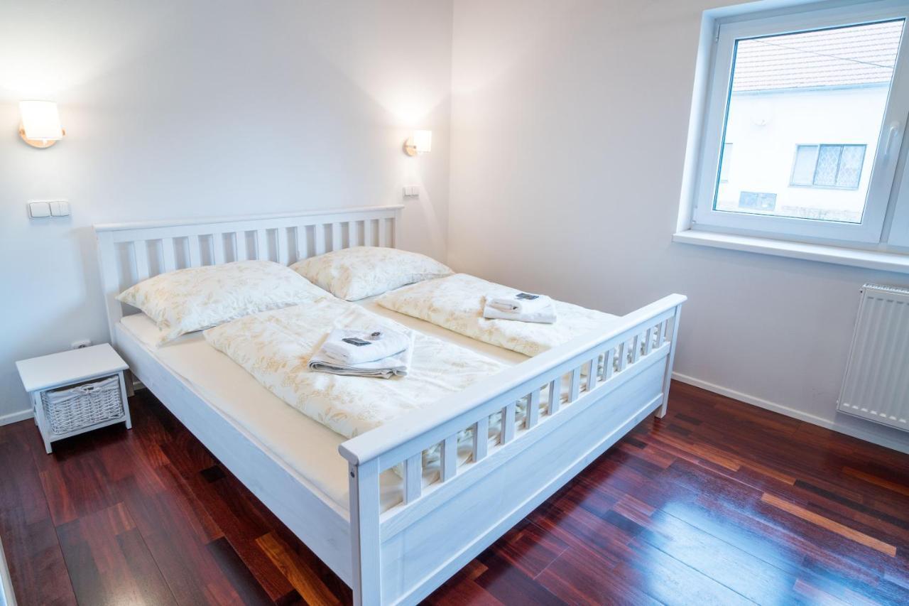 Pouzdrany Apartmany Habanska, Cely Dum מראה חיצוני תמונה