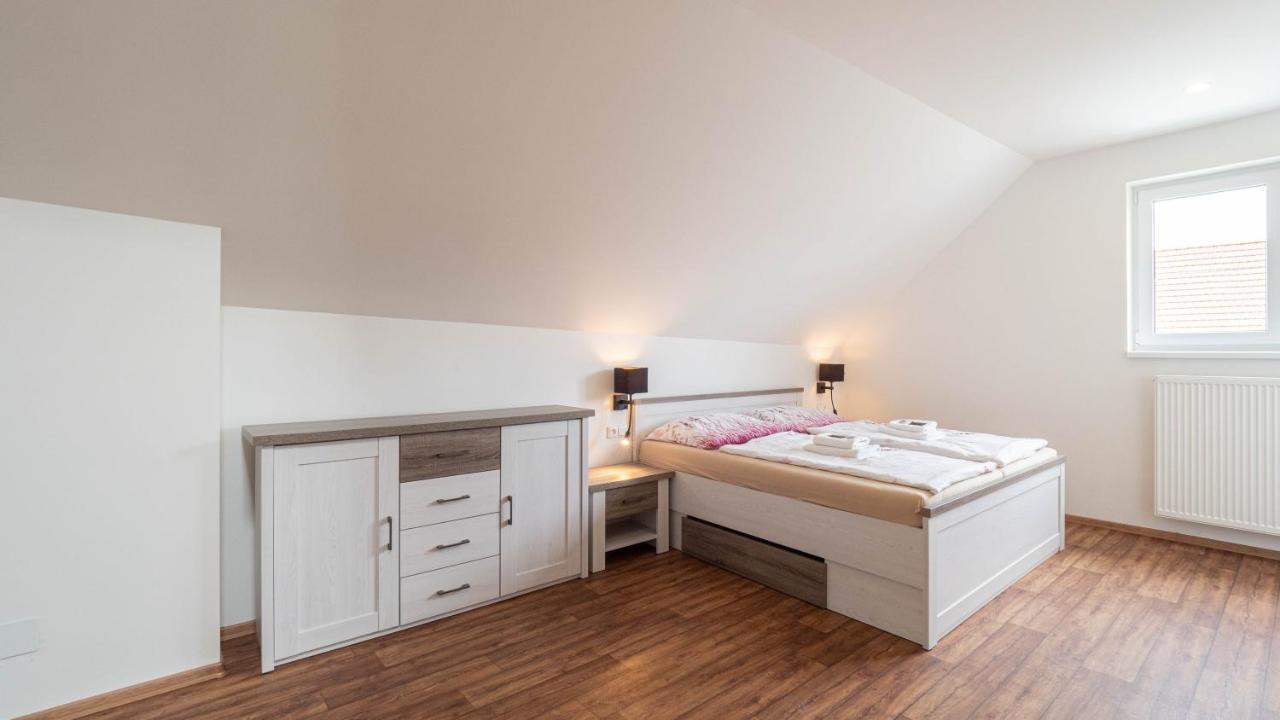 Pouzdrany Apartmany Habanska, Cely Dum מראה חיצוני תמונה